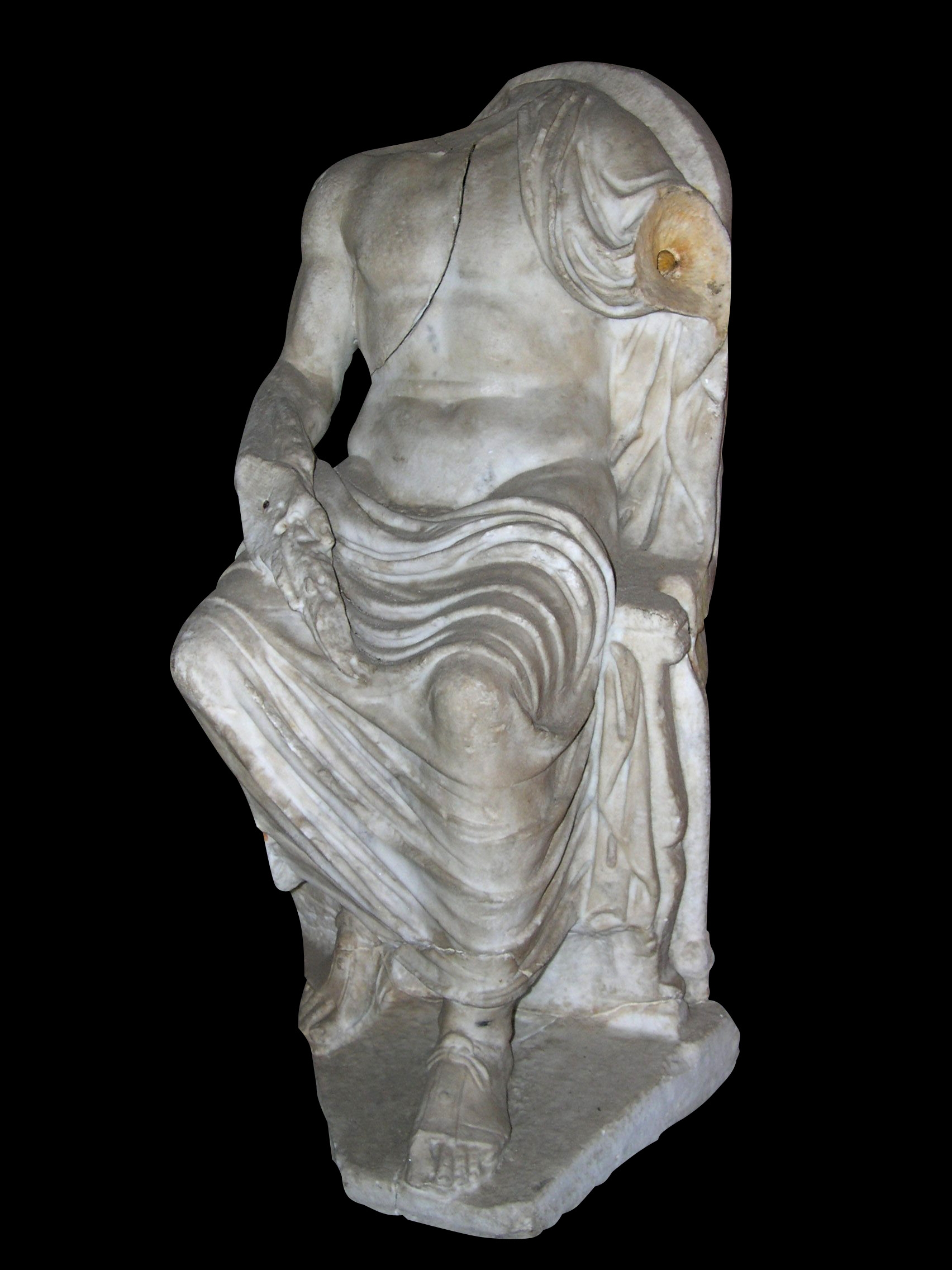Opera di Headless statuette of seated Zeus