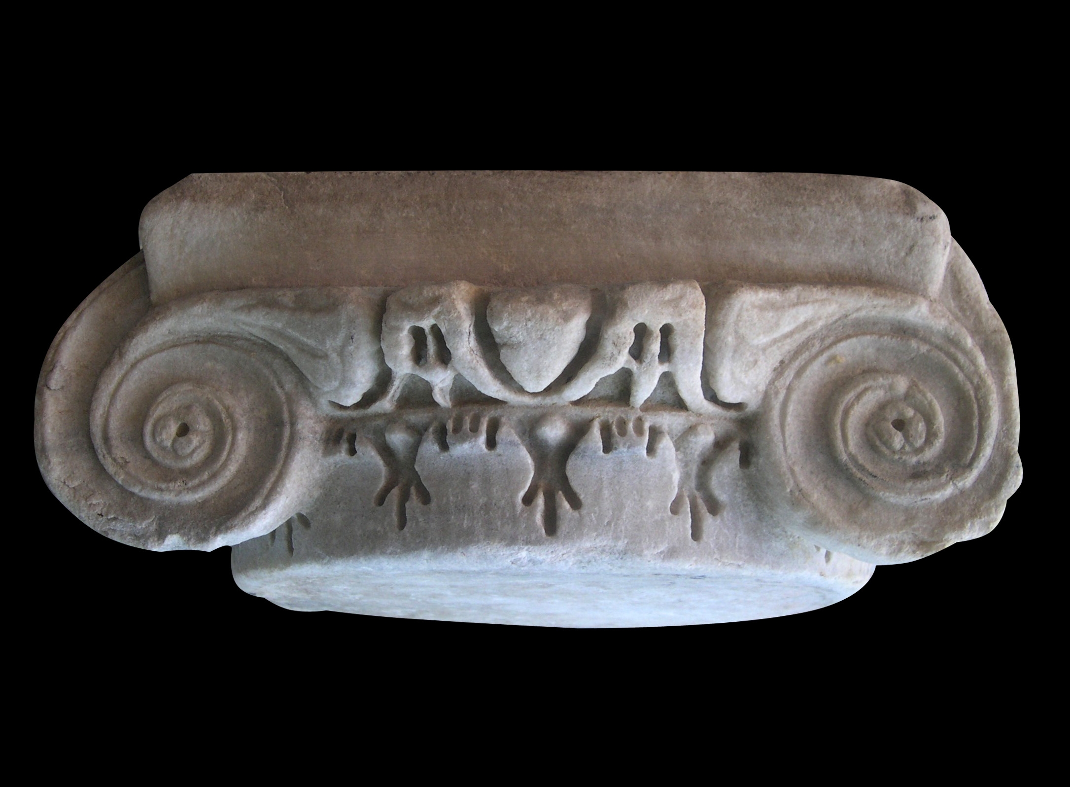 Opera di Ionic capital with neck of acanthus-like leaves